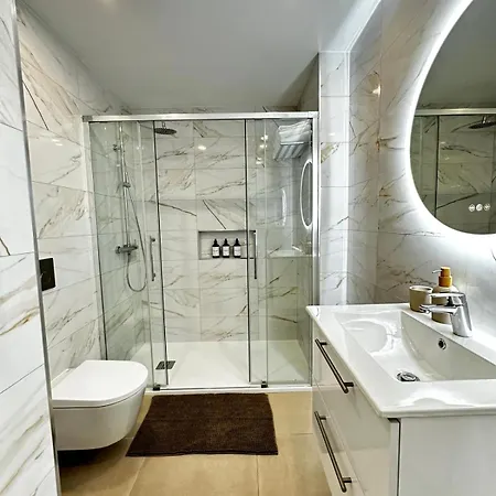 Sunny & Bright 1br In